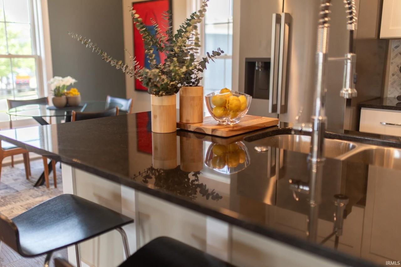 1550 S Piazza Dr - Photo 2 of 19