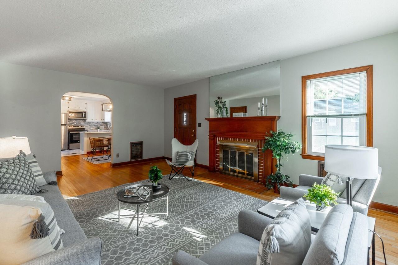 107 W Daytona Dr - Photo 4 of 41