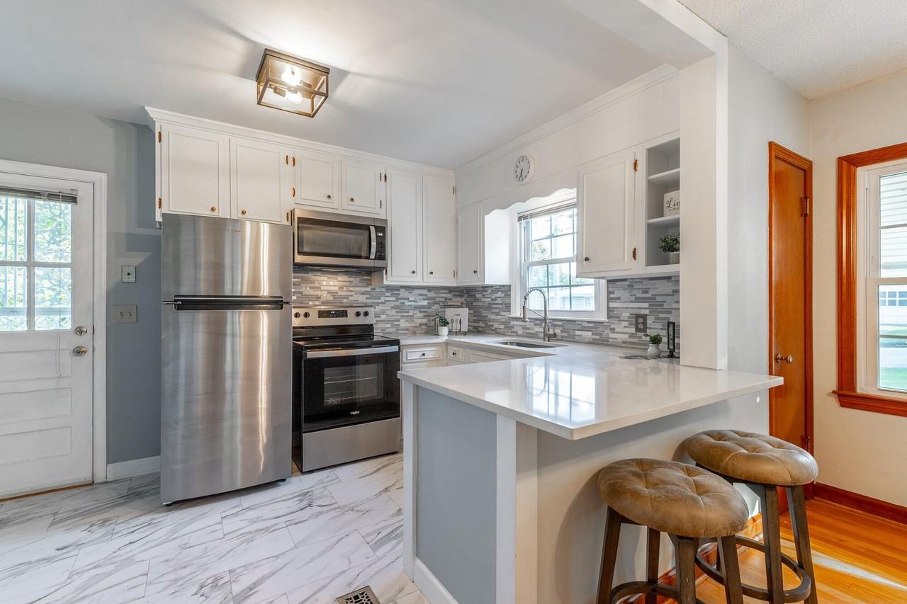 107 W Daytona Dr - Photo 6 of 41