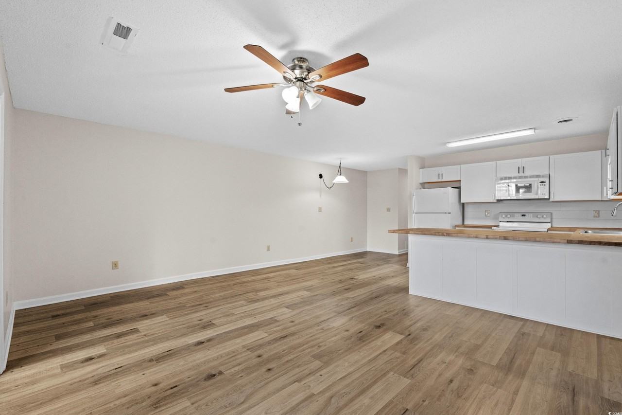 1870 Auburn Ln - Photo 7 of 39