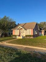 featured image of 802 S Houston St