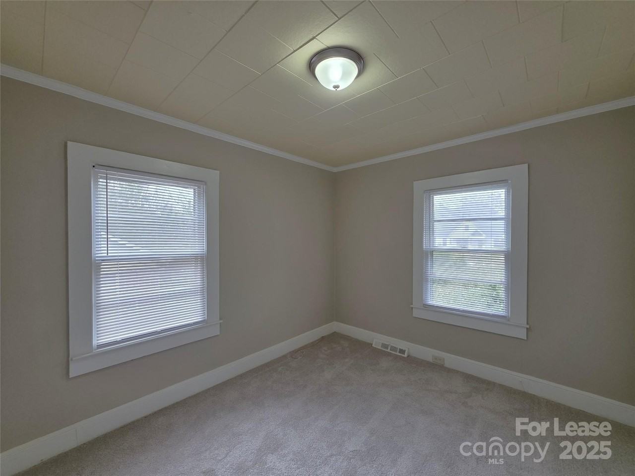 92 Lawndale Ave Se - Photo 7 of 20