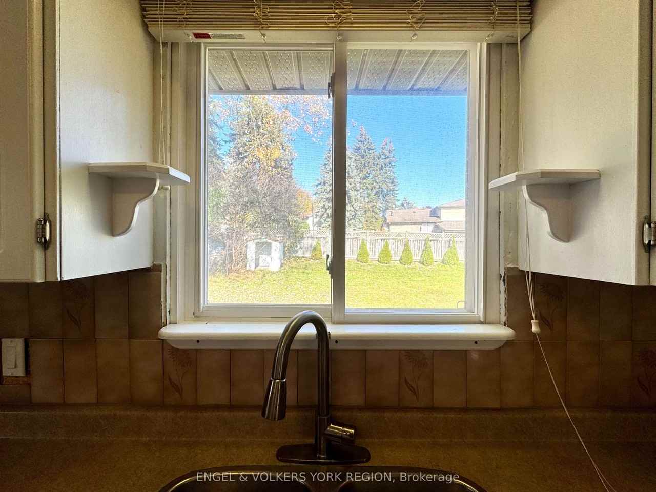 135 Luxury Ave - Photo 7 of 13