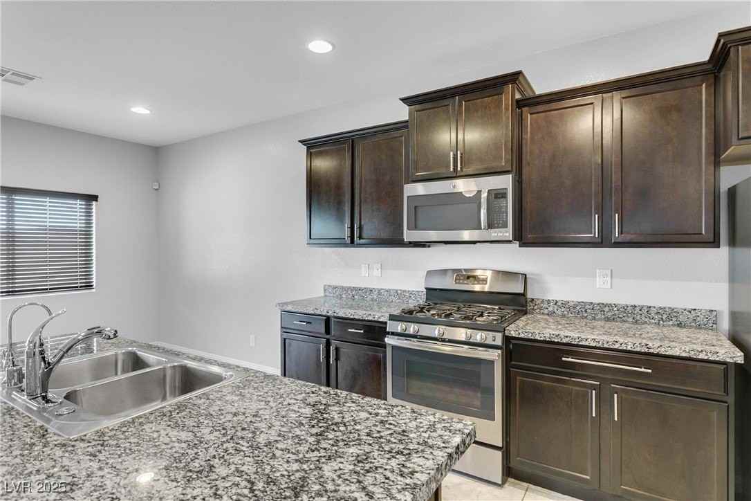 9404 Sand Tiger Avenue - Photo 2 of 50