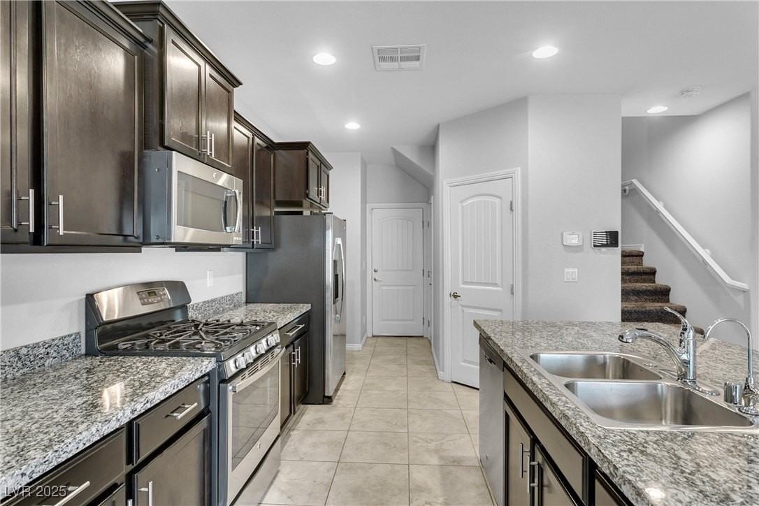 9404 Sand Tiger Avenue - Photo 5 of 50