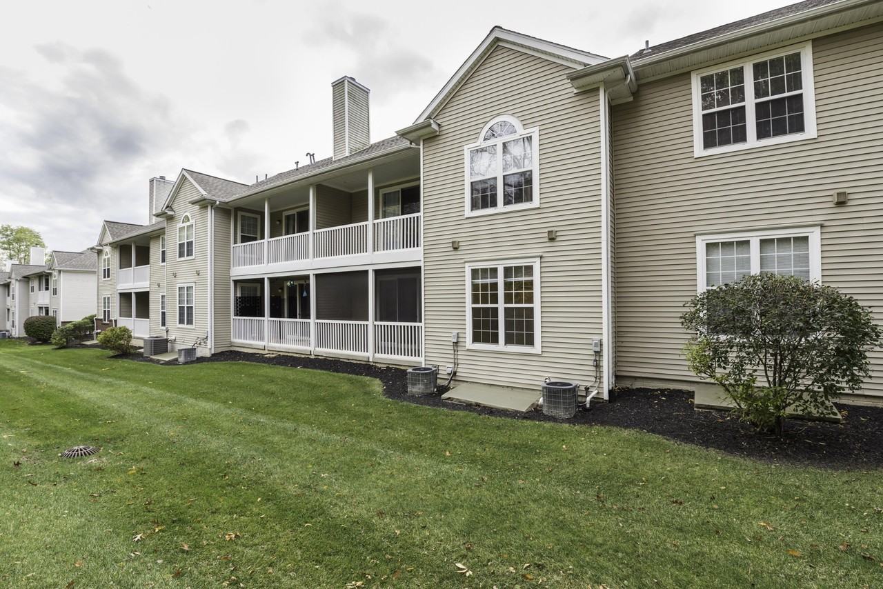 2962 Hunley Dr - Photo 2 of 37