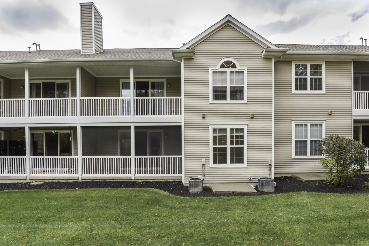 2962 Hunley Dr - Photo 3 of 37