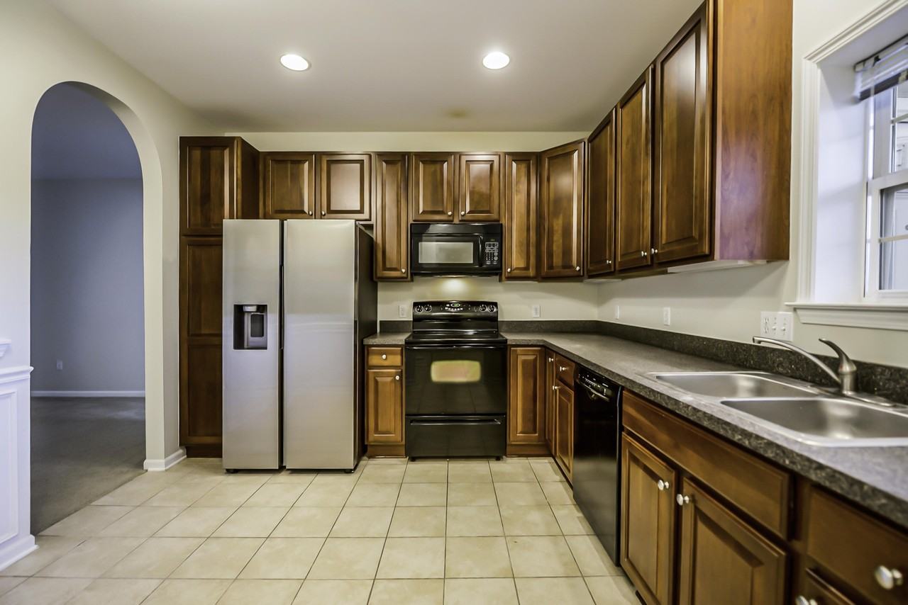 2962 Hunley Dr - Photo 5 of 37