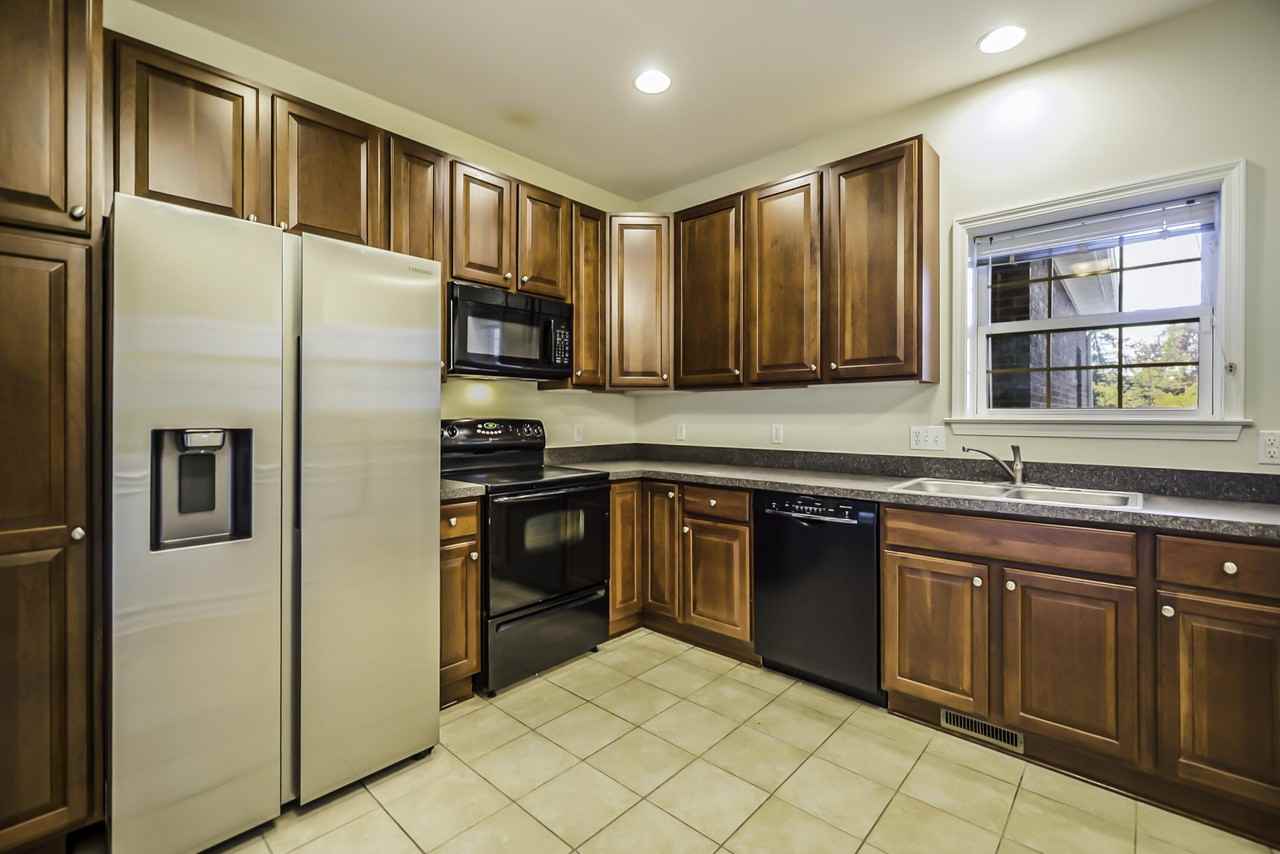 2962 Hunley Dr - Photo 6 of 37