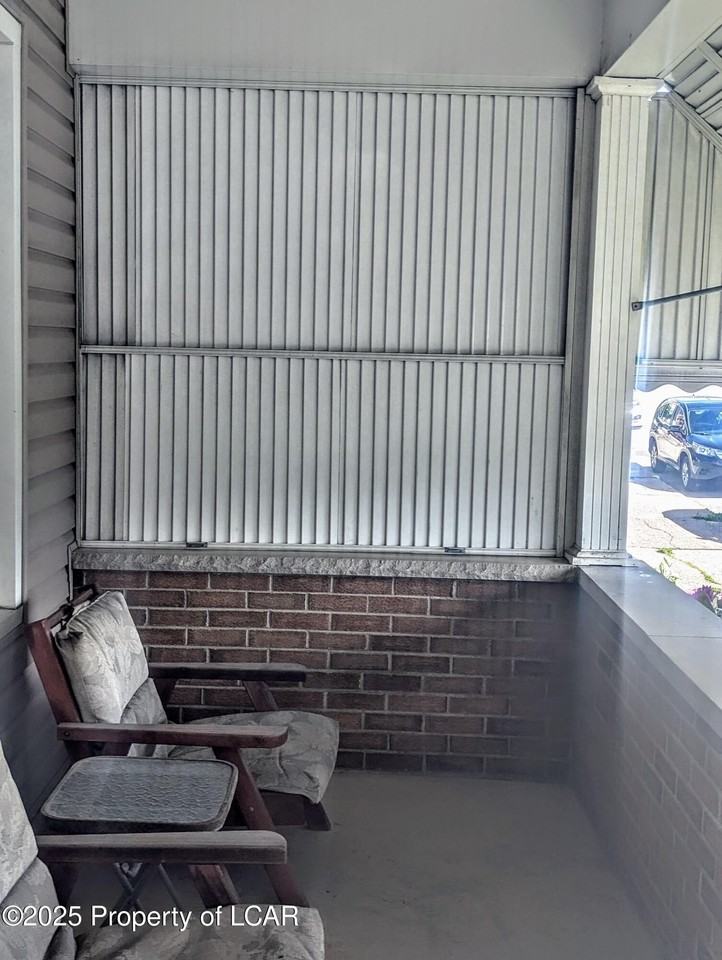 757 Mcnair St - Photo 3 of 31