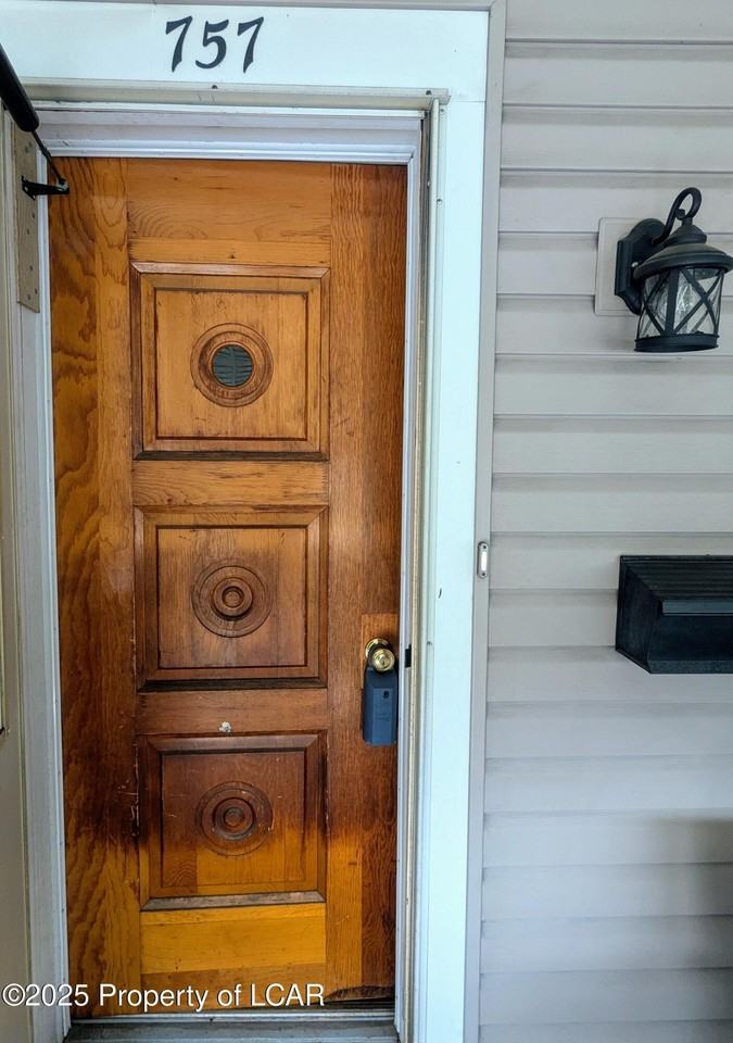 757 Mcnair St - Photo 5 of 31