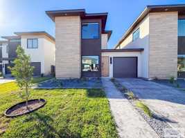 featured image of 718 Juniper Cir #A