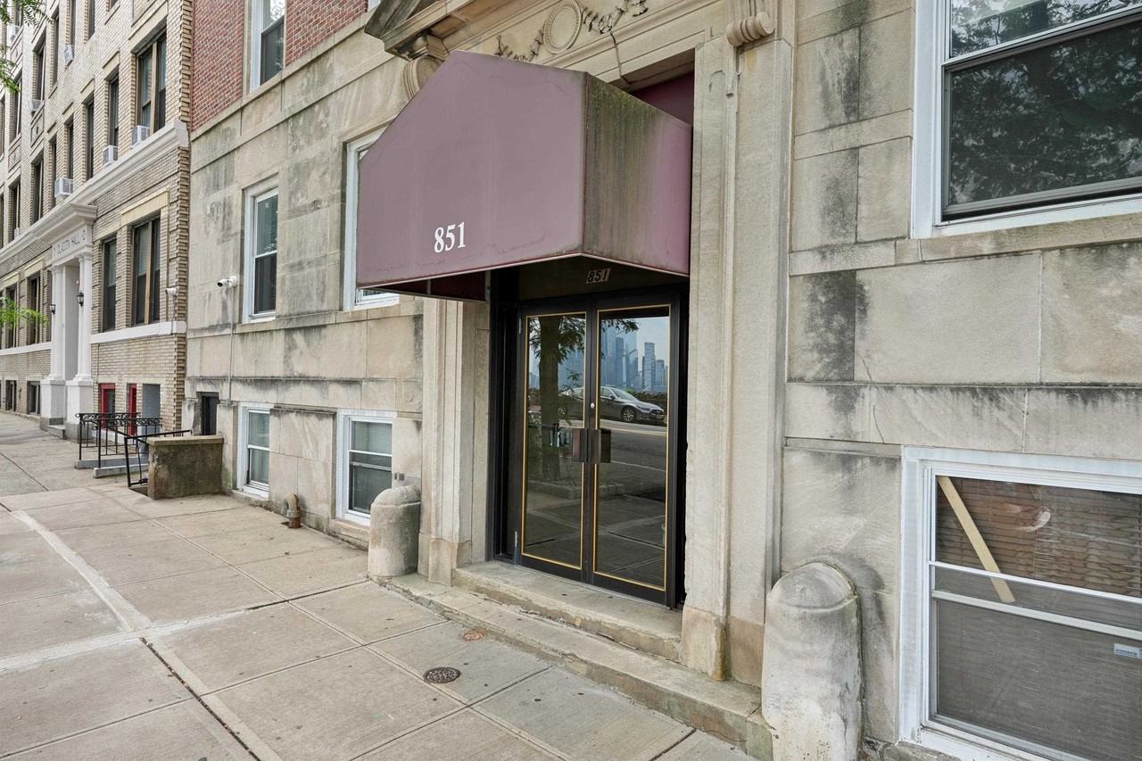 851 Boulevard E #D2 - Photo 3 of 42