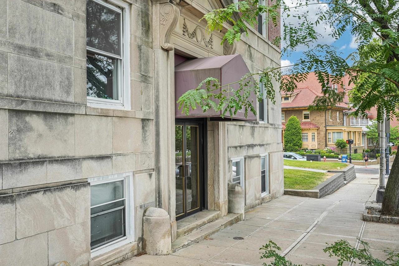 851 Boulevard E #D2 - Photo 4 of 42