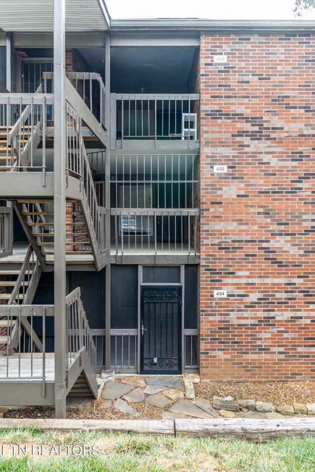 454 Berlin Dr - Photo 3 of 25