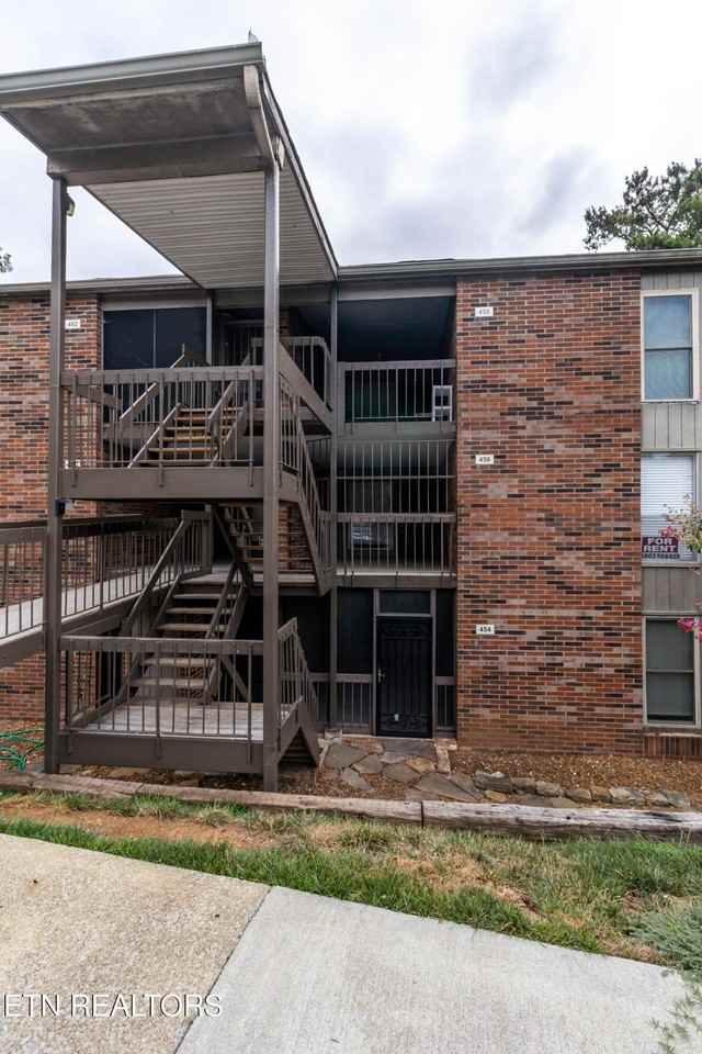 454 Berlin Dr - Photo 4 of 25