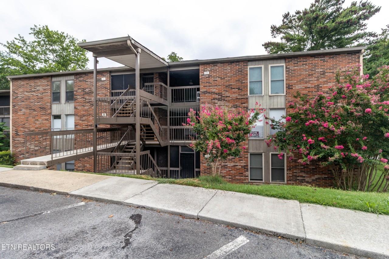 454 Berlin Dr - Photo 5 of 25