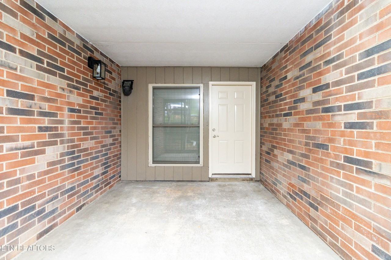 454 Berlin Dr - Photo 7 of 25