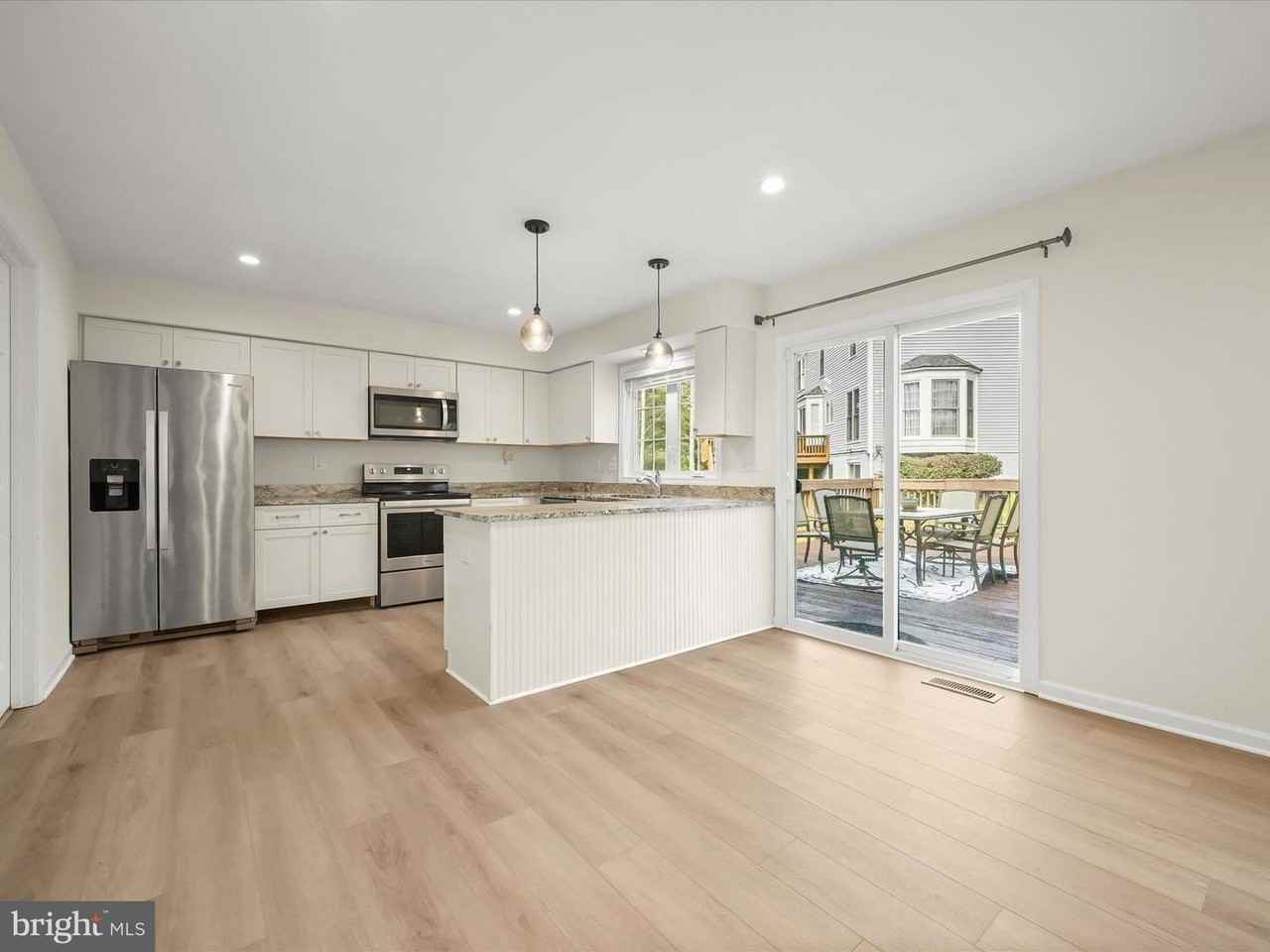 8806 Admiral Dr - Photo 3 of 50