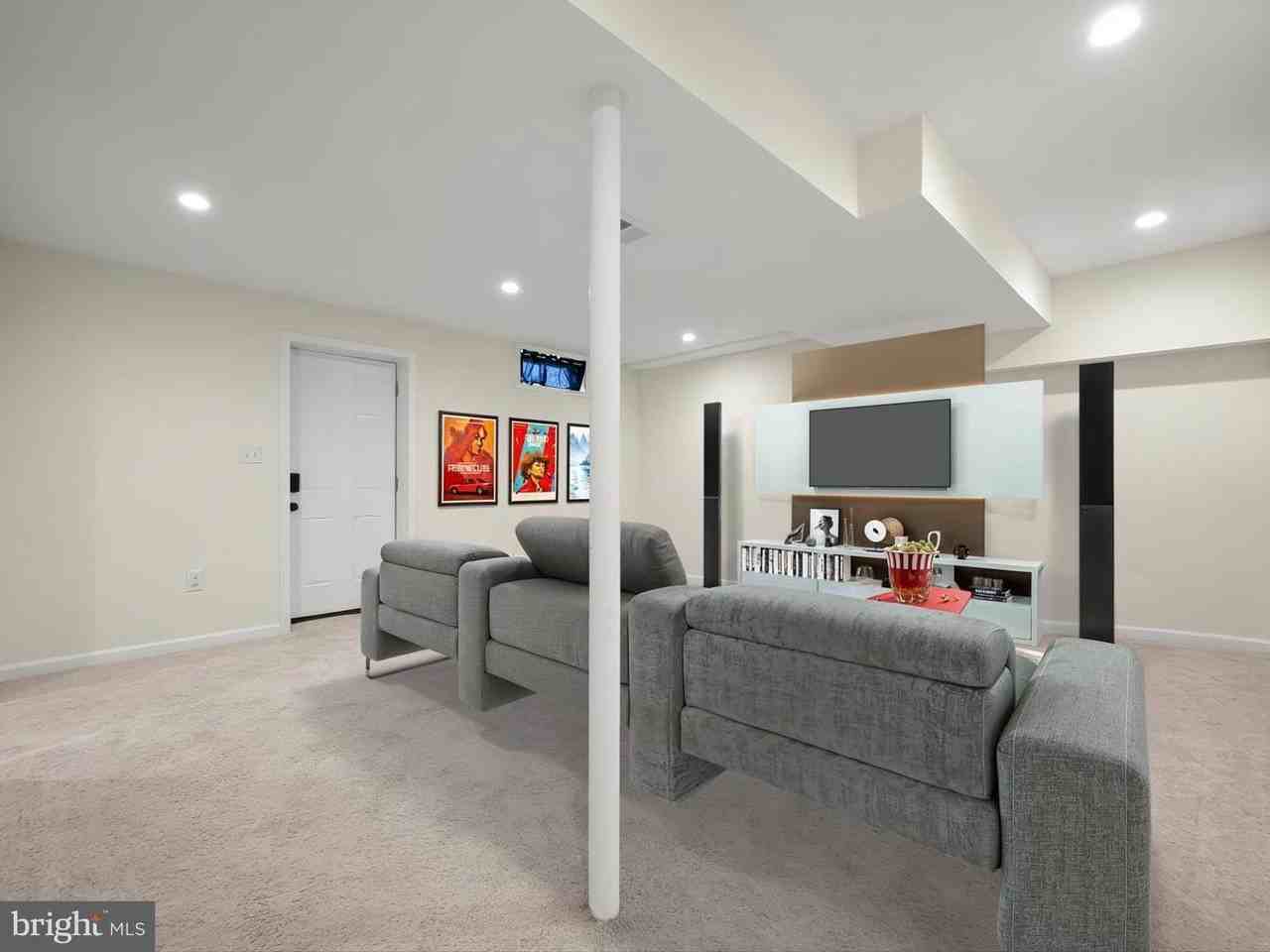 8806 Admiral Dr - Photo 7 of 50