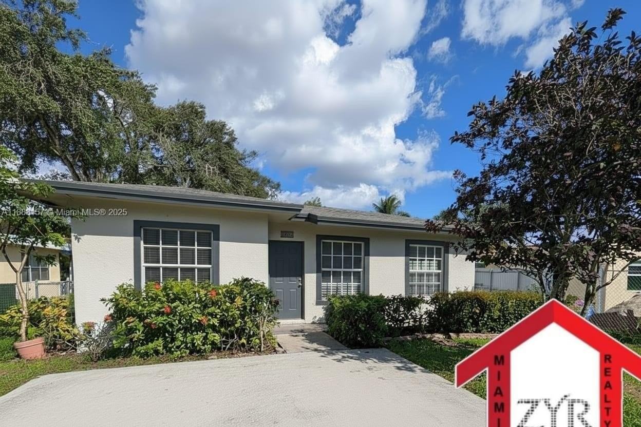 720 Nw 15th Ter - Photo 5 of 39