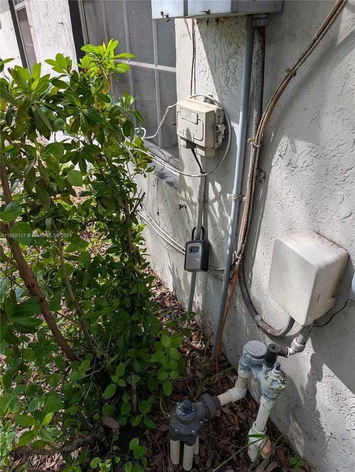 720 Nw 15th Ter - Photo 6 of 39