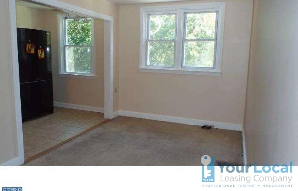 1117 Hollywood Avenue - Photo 3 of 11