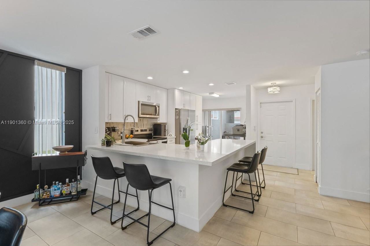 11389 Nw 87th Ln #9 - Photo 3 of 8