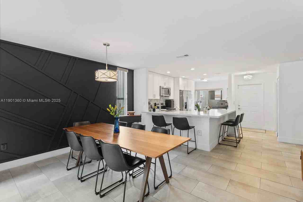 4448 Nw 98th Ave - Photo 4 of 8