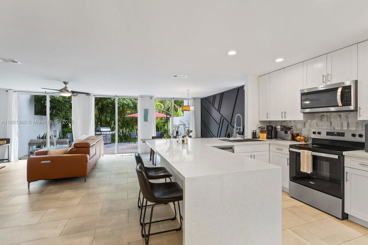 4448 Nw 98th Ave - Photo 5 of 8