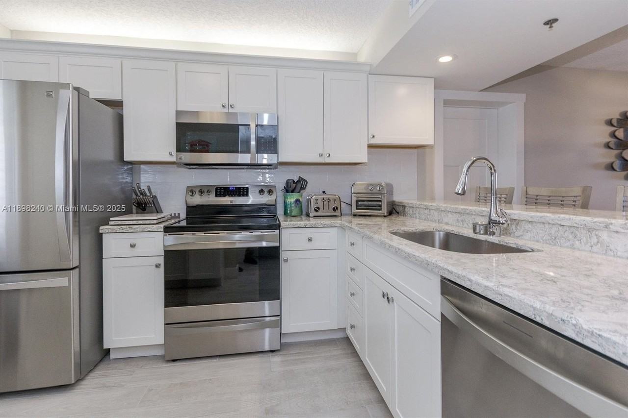 101 S Seas Dr #502 - Photo 7 of 44