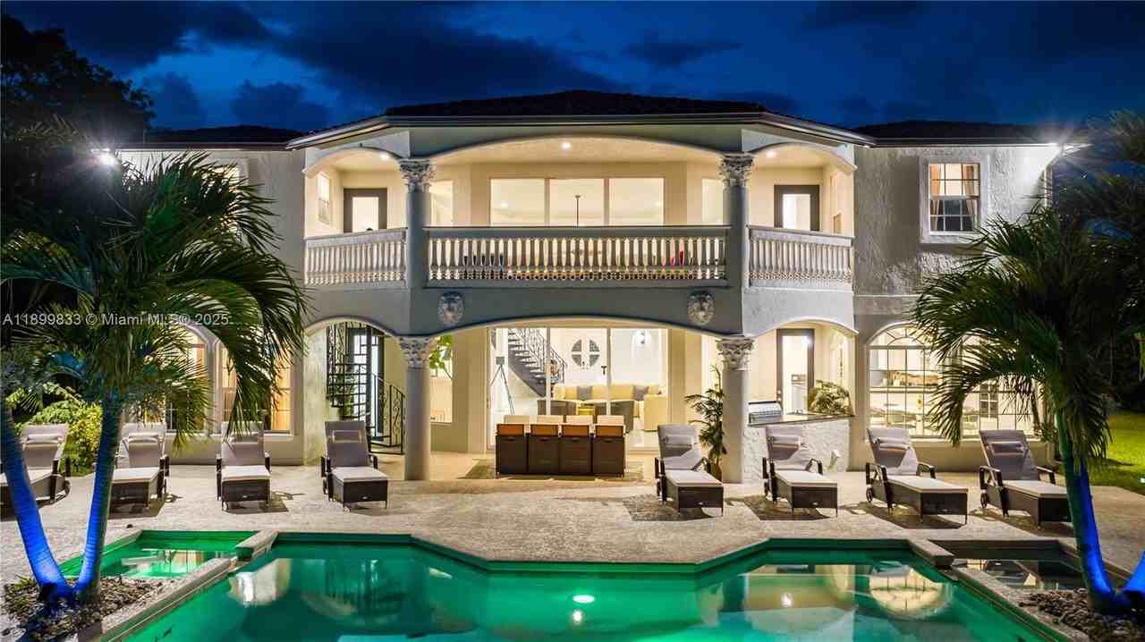 6152 Sw Banks St - Photo 2 of 50