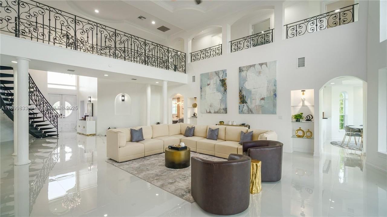 6152 Sw Banks St - Photo 5 of 50