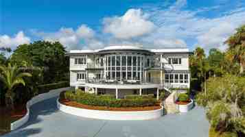 featured image of 2827 S Indian River Dr