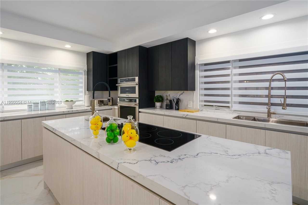 2827 S Indian River Dr - Photo 7 of 50