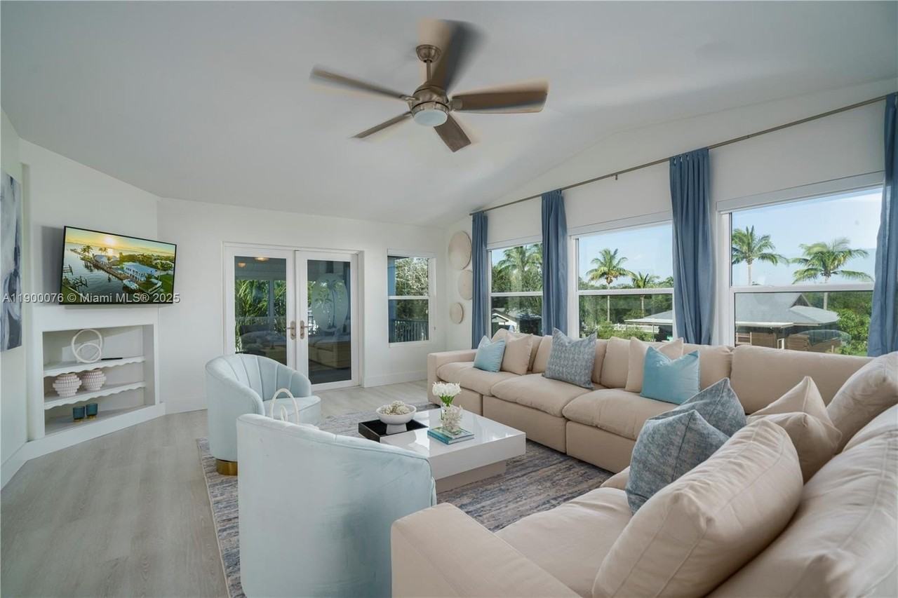 474 Peninsula Dr - Photo 5 of 50