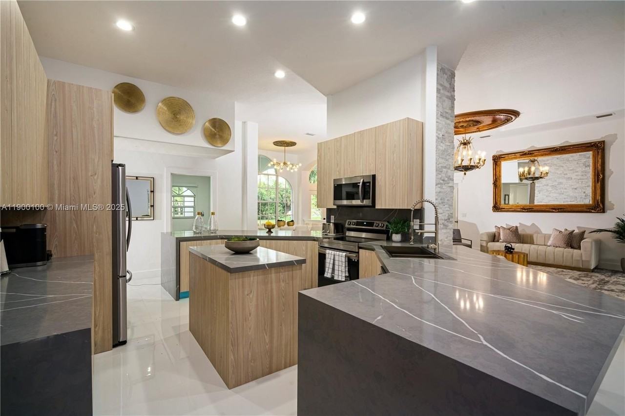 11066 46th Pl N - Photo 4 of 50