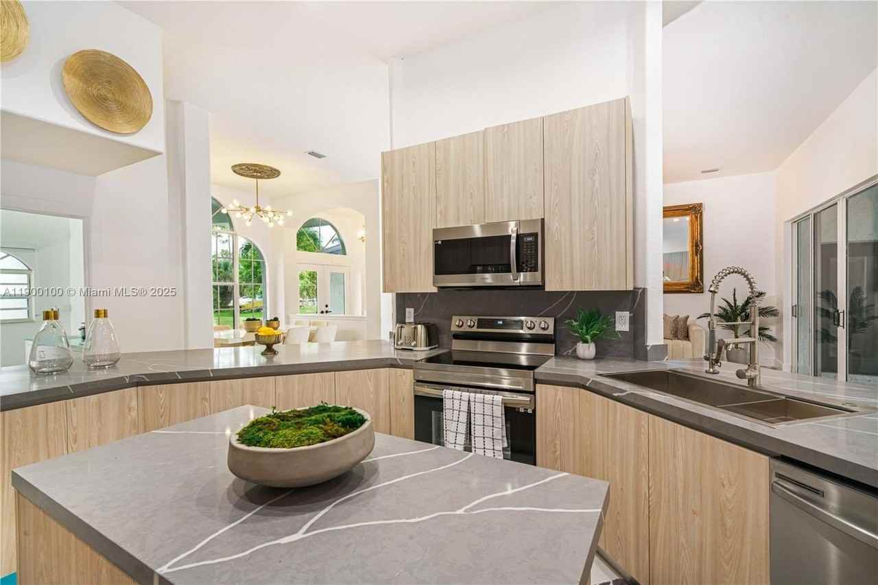 11066 46th Pl N - Photo 6 of 50