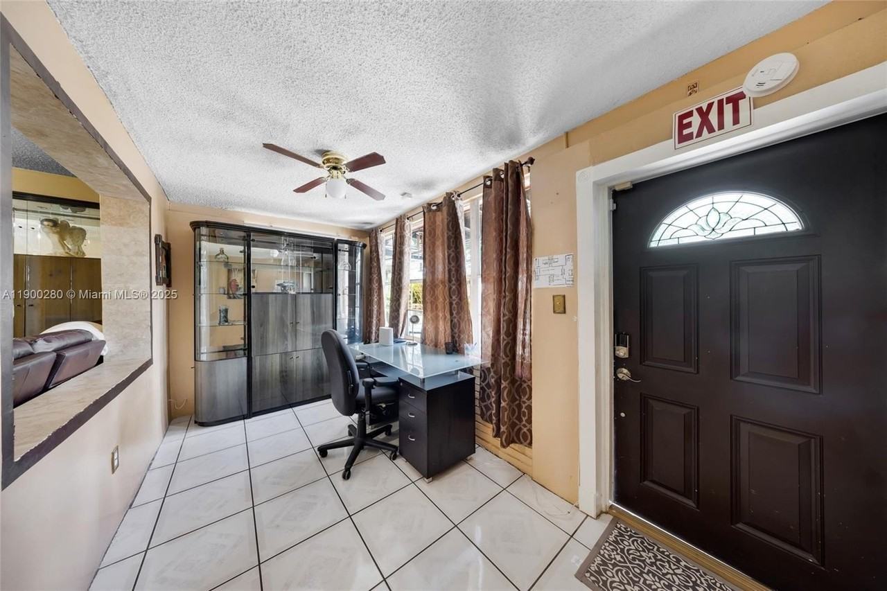 526 S 28th Ave #1 - Photo 2 of 21