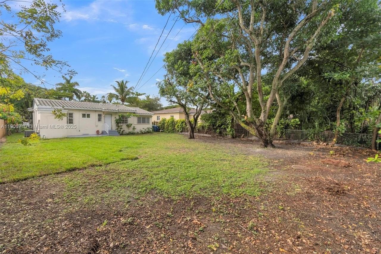 69 Ne 115th St - Photo 6 of 45