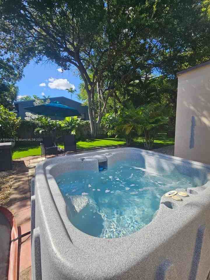 4764 Nw 11th Ave - Photo 2 of 14