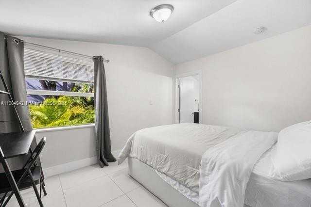 4764 Nw 11th Ave - Photo 7 of 14