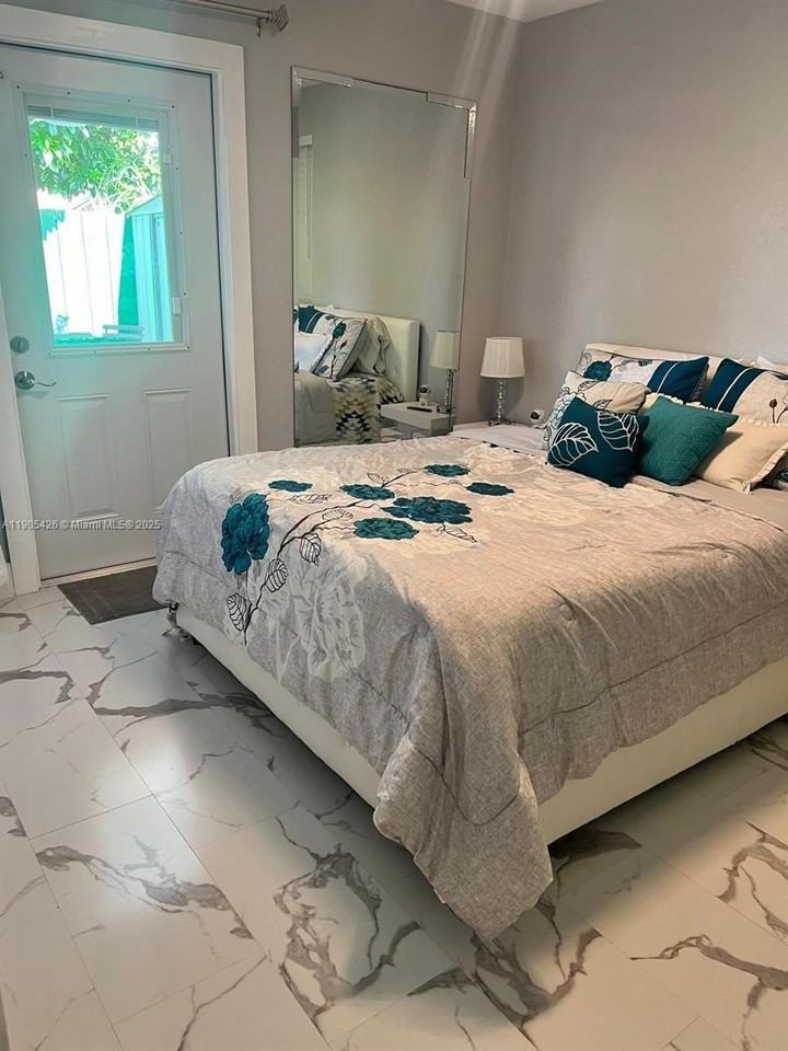 12268 Southwest 202nd Street - Photo 6 of 20