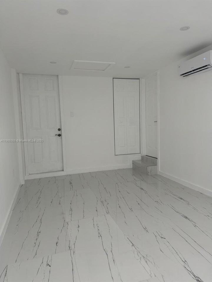 29621 Sw 165th Ct #0 - Photo 5 of 7