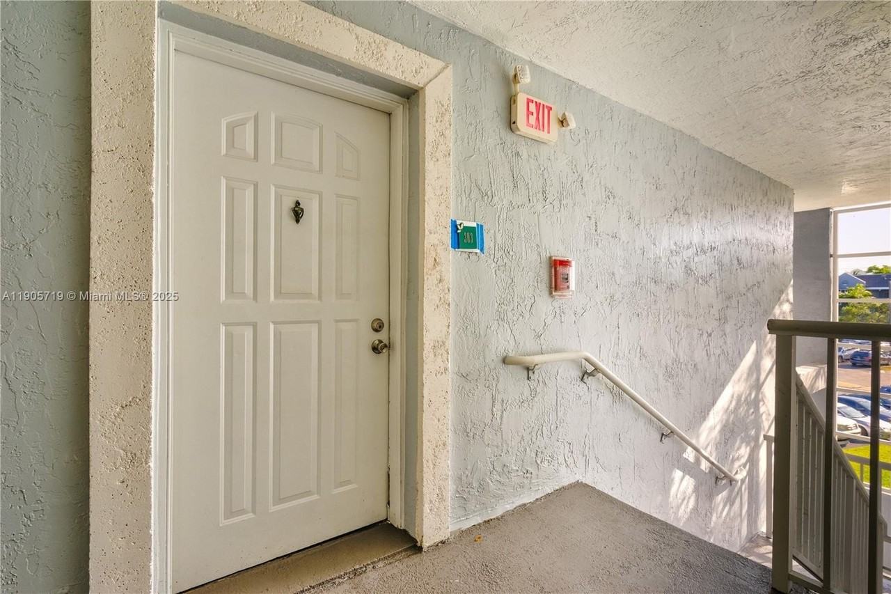 8650 Sw 212th St #303 - Photo 3 of 34