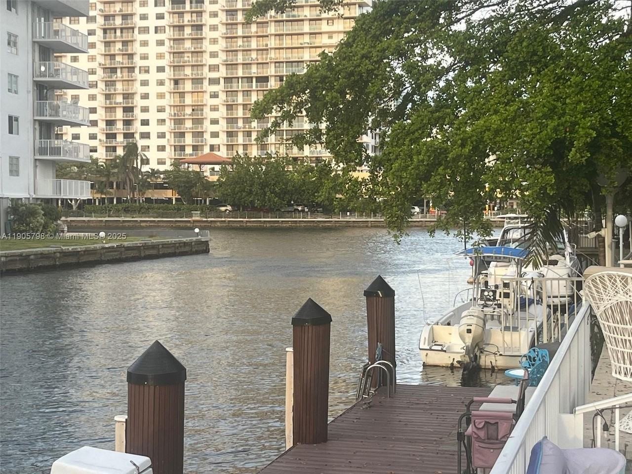 3915 Ne 168th St #3915 - Photo 3 of 40