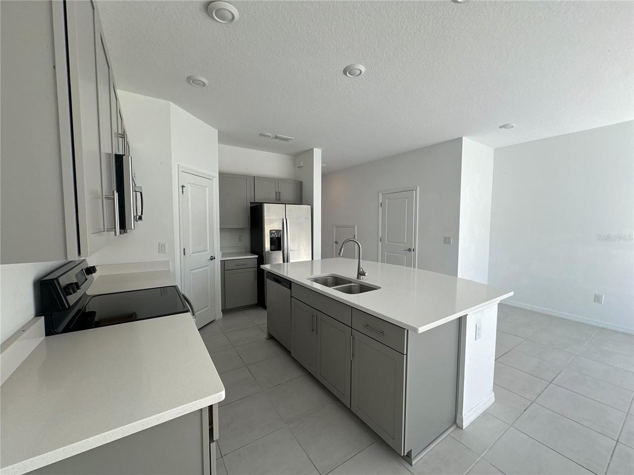 2416 Paravane Way - Photo 5 of 35