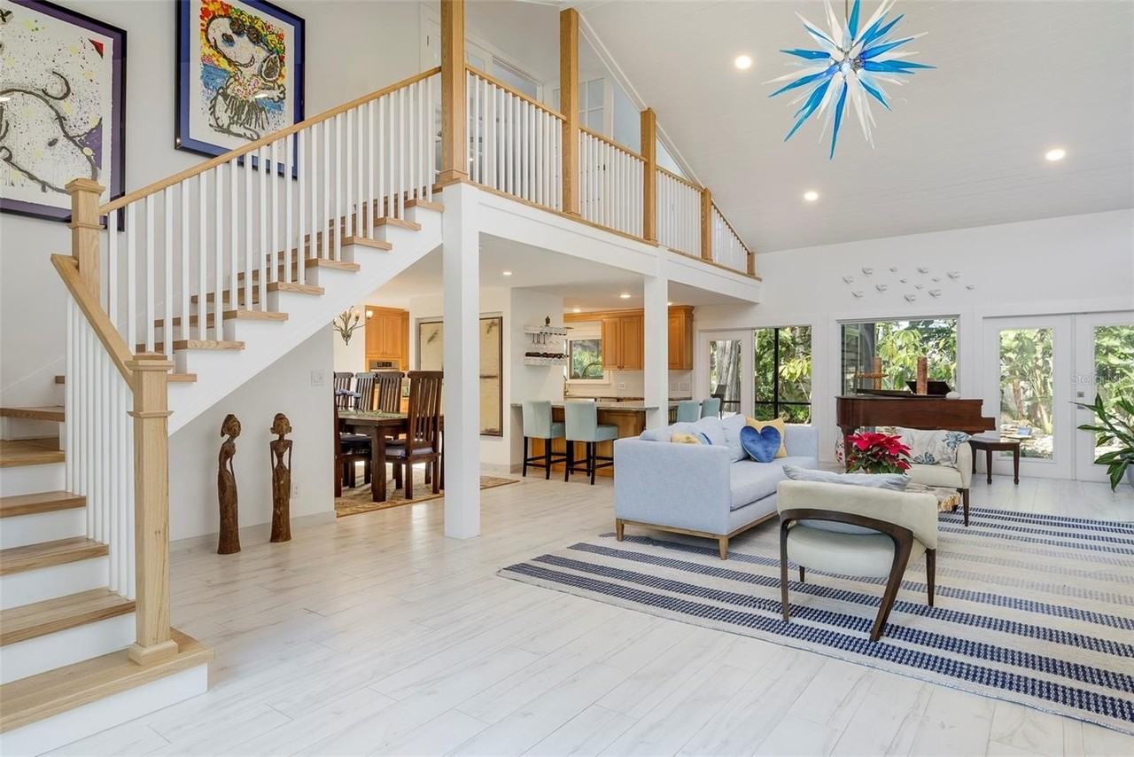 935 42nd Ave N - Photo 3 of 39