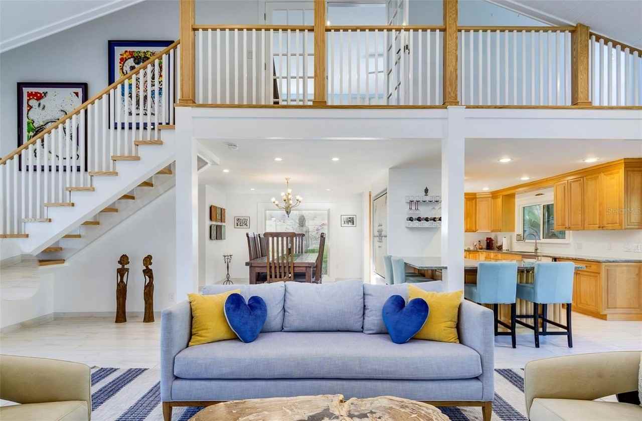 935 42nd Ave N - Photo 5 of 39