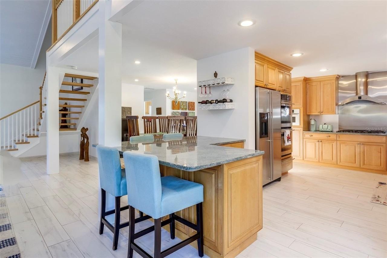 935 42nd Ave N - Photo 6 of 39